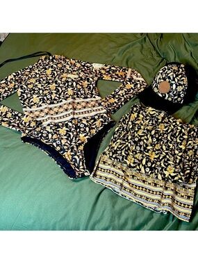 RIP Curl Wet suits Floral Black & Yellow 3 Pieces Swim Set